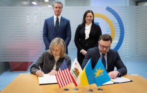 Governor Newsom and California GO-Biz Director Dee Dee Myers signed a MOU with Deputy Governor Oleksandr Kulepin of Lviv, Ukraine.