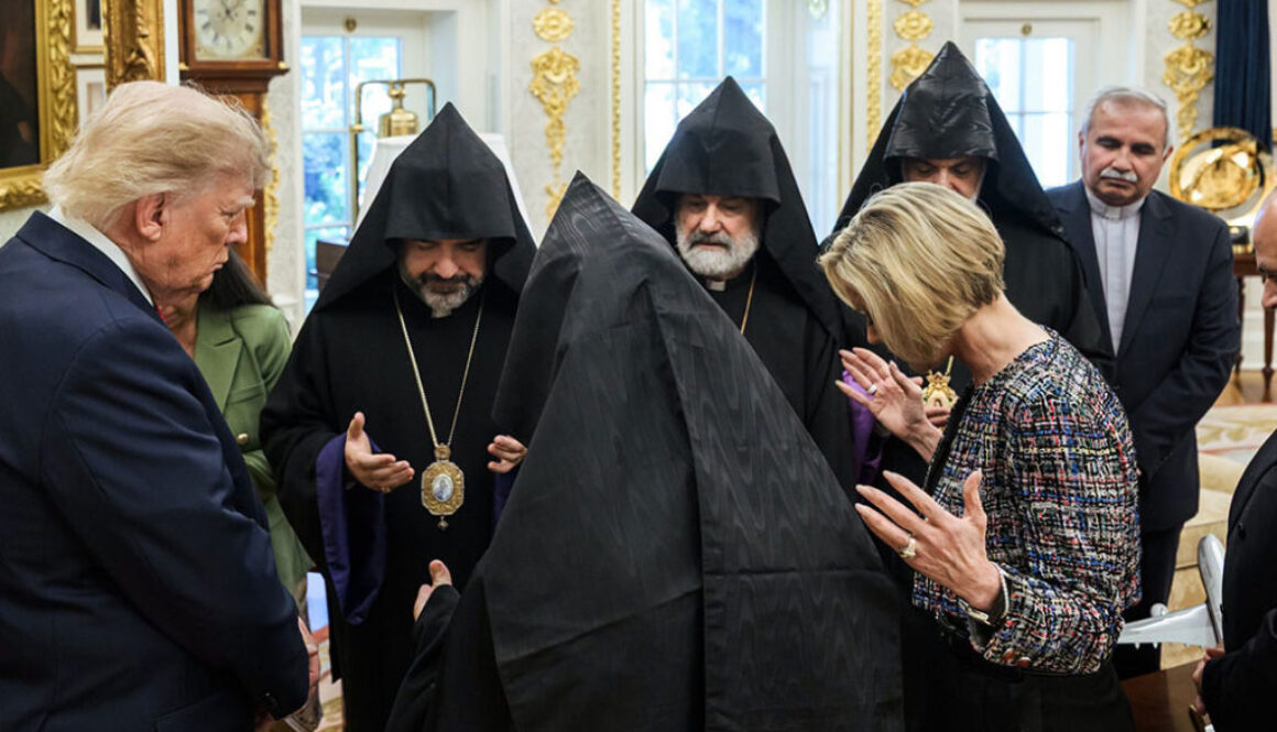 Trump prays