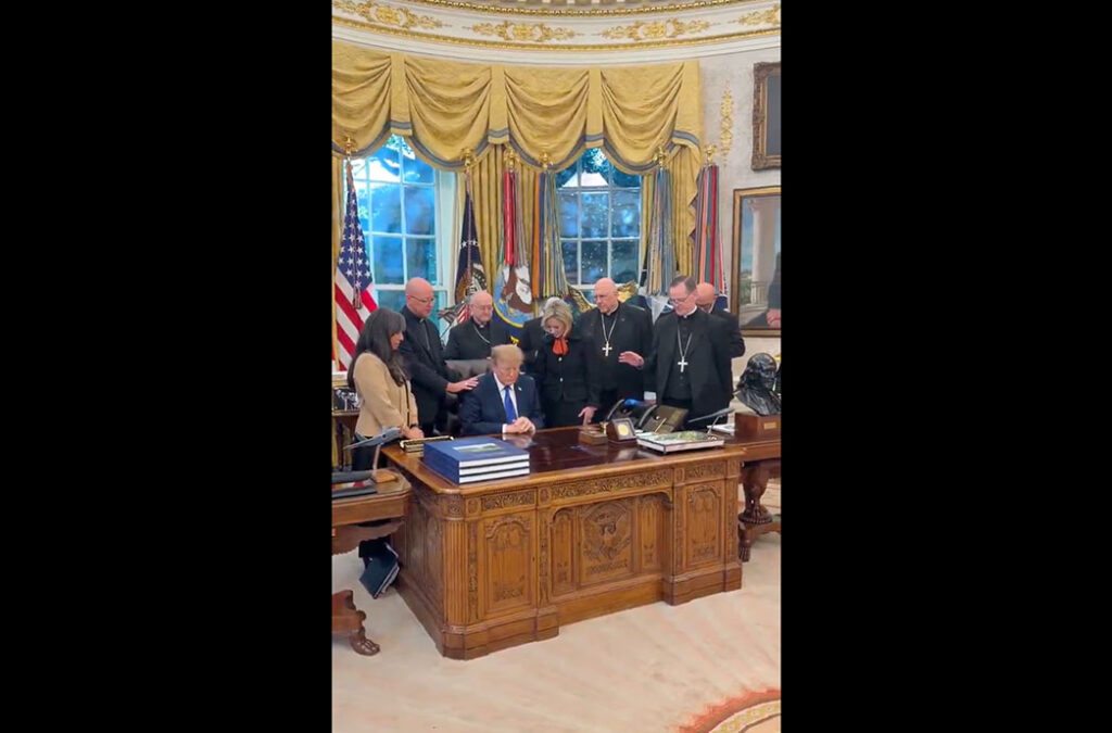 trump-prayer